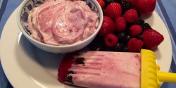 mixed-berry-popsicle